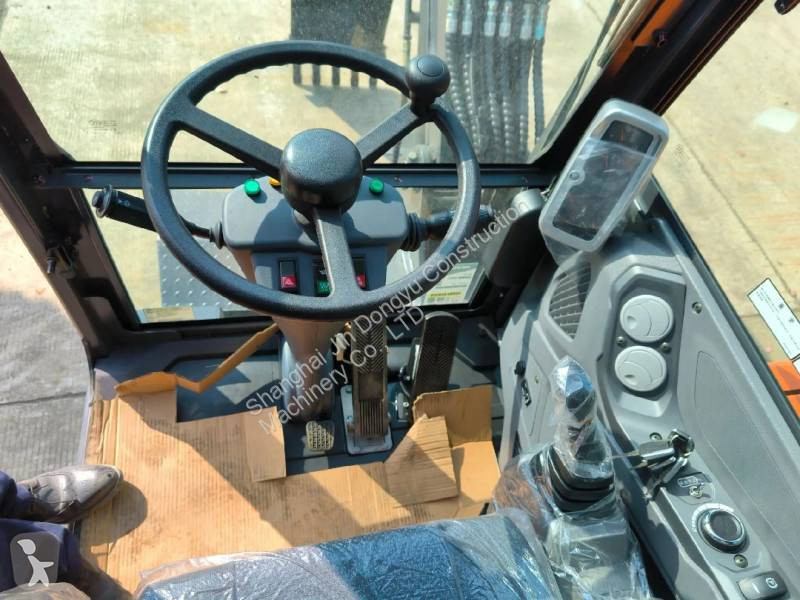 Lopatový nakládač Develon DX60W ECO