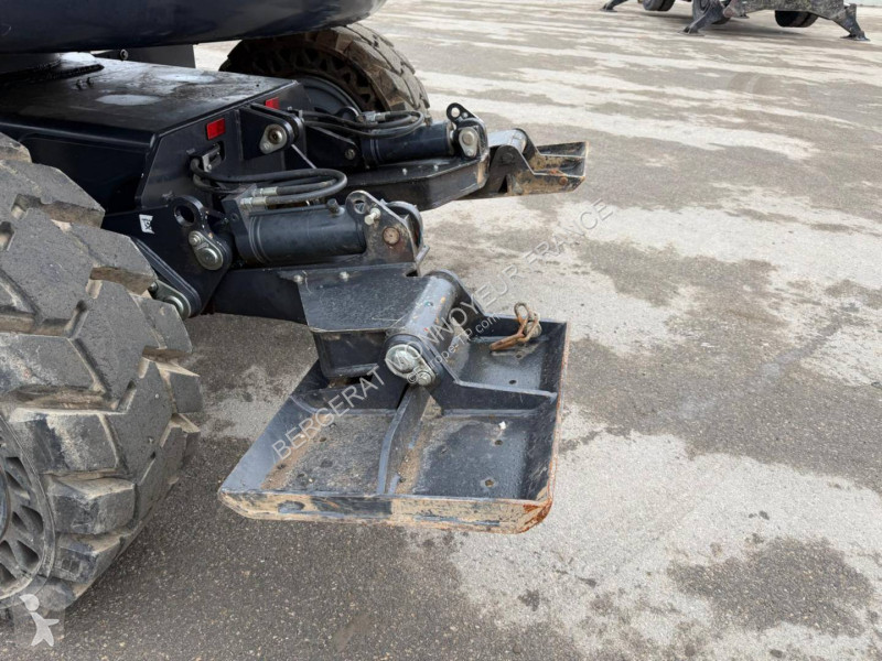 Экскаватор Yanmar B95W