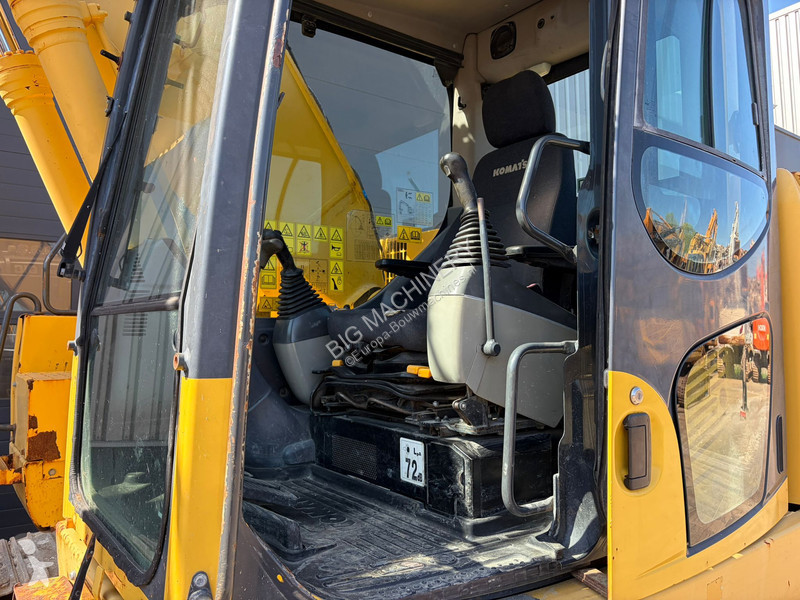 جرافة Komatsu 8