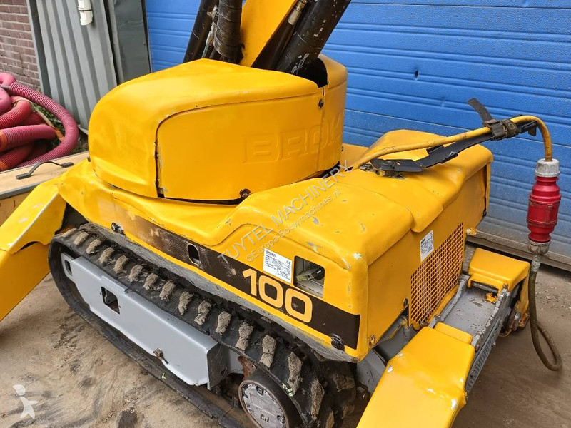 Lopatový nakládač Brokk 100 husqvarna robot...