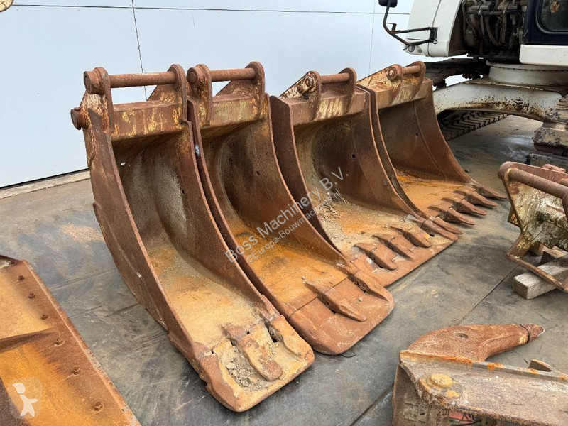جرافة Liebherr R Compact - 5 Buckets + Forks +...