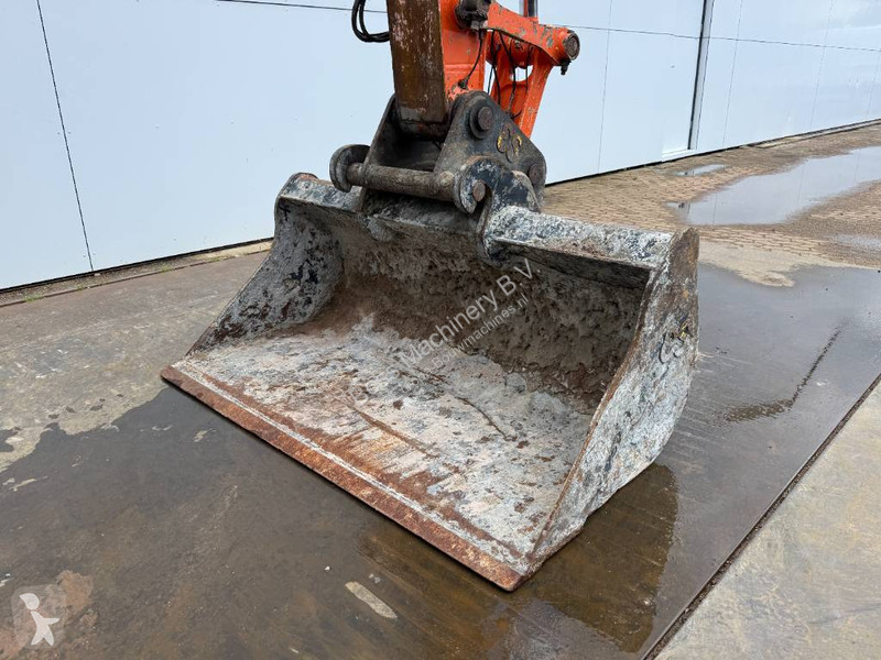 جرافة Hitachi - Quick Coupler / Automatic Greasing