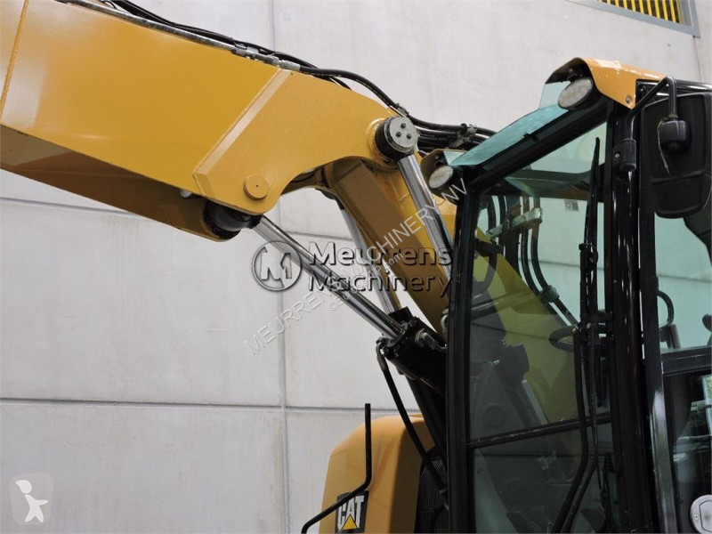 جرافة Caterpillar F