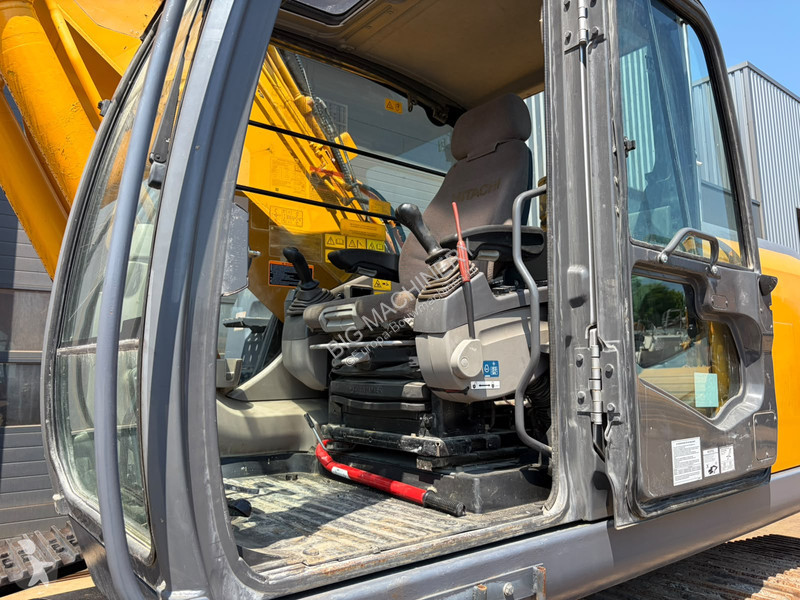 Lopatový nakládač Hitachi 3