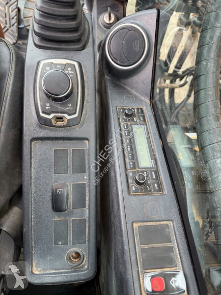 جرافة Hyundai HX 220 L - L - HX 220
