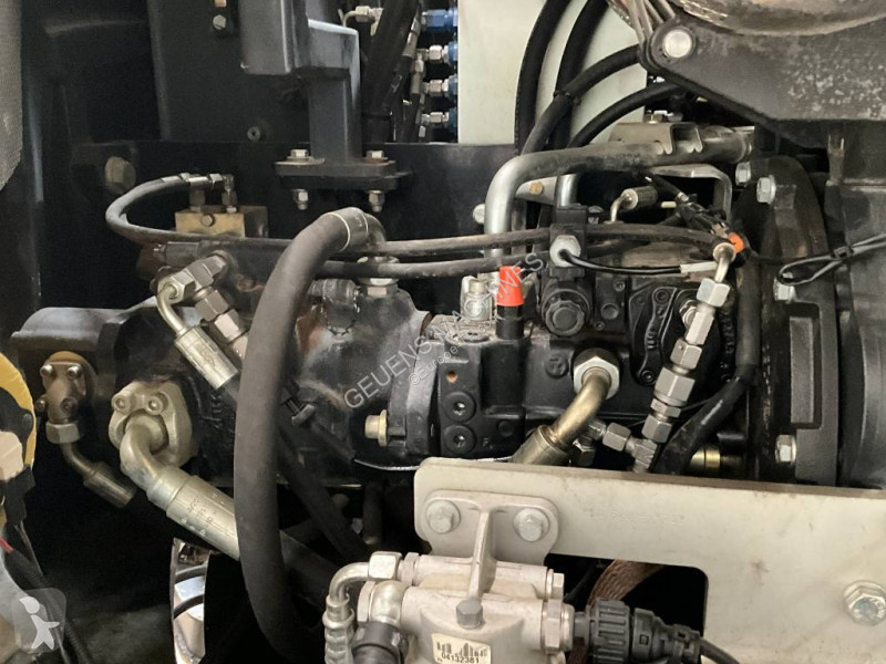 جرافة Yanmar B 75 W