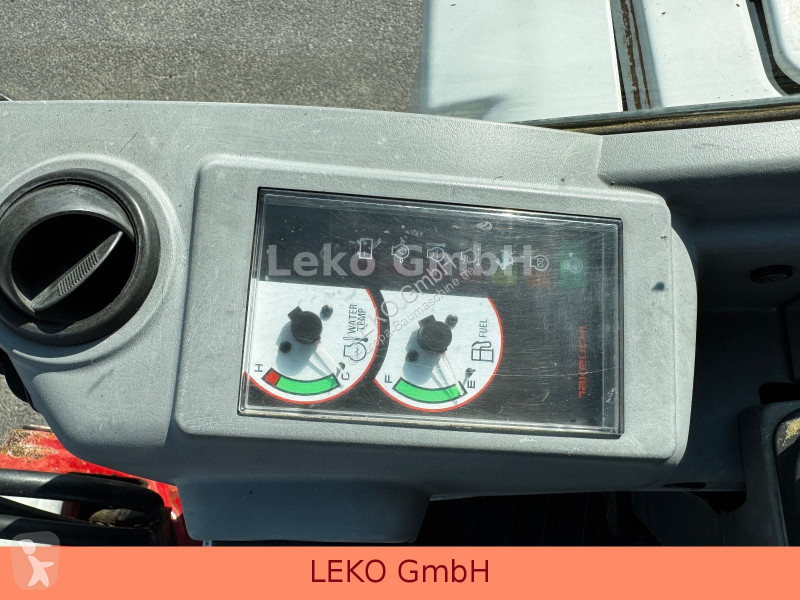 Lopatový nakládač Takeuchi Mit Zwei Löffeln