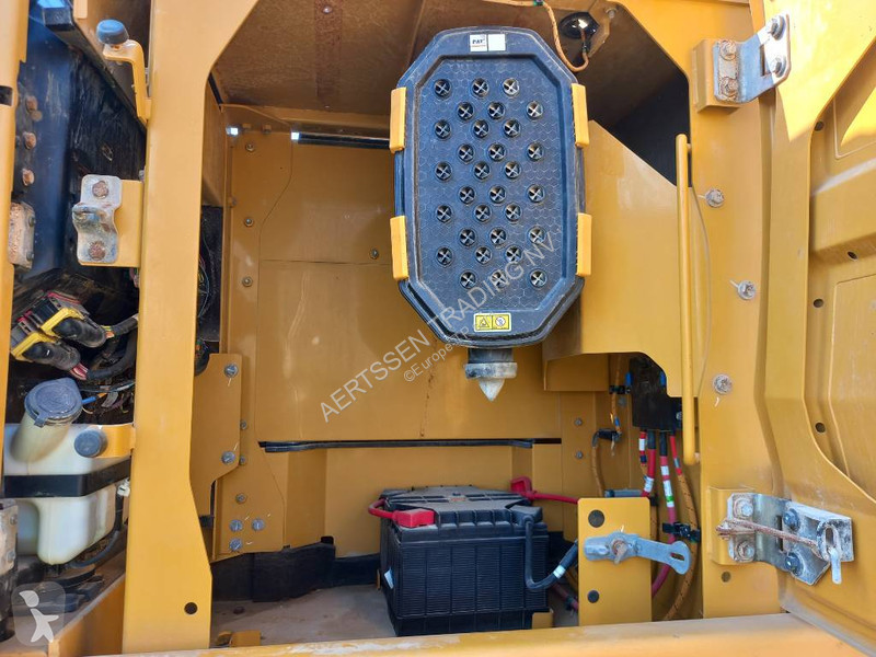 جرافة Caterpillar 350 (EXW - Abu Dhabi)