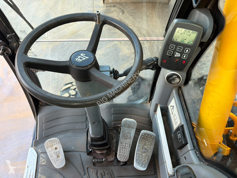 جرافة JCB