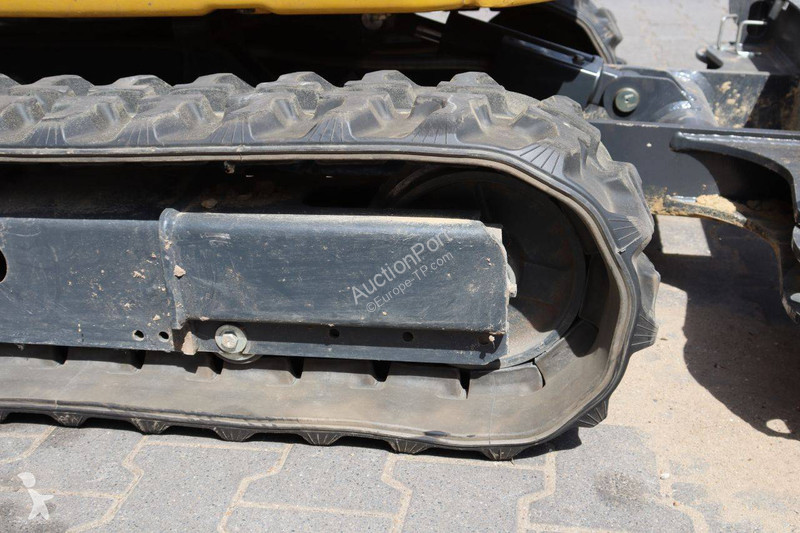 جرافة Komatsu PC16R-3HS
