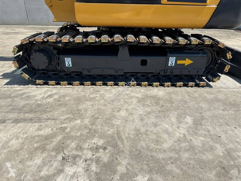 جرافة Komatsu 7