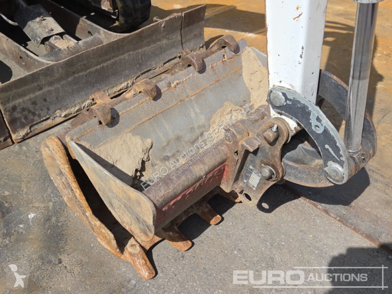Багер Bobcat E20