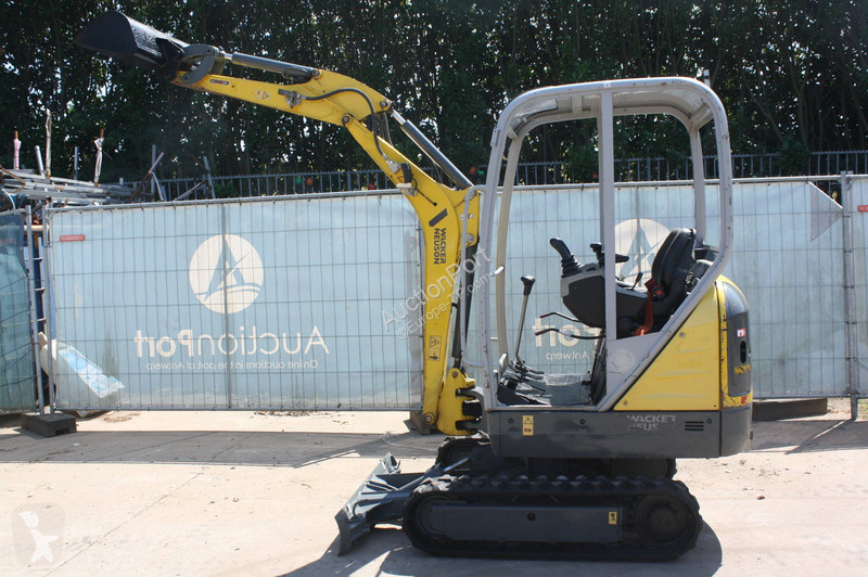 جرافة Neuson ET16