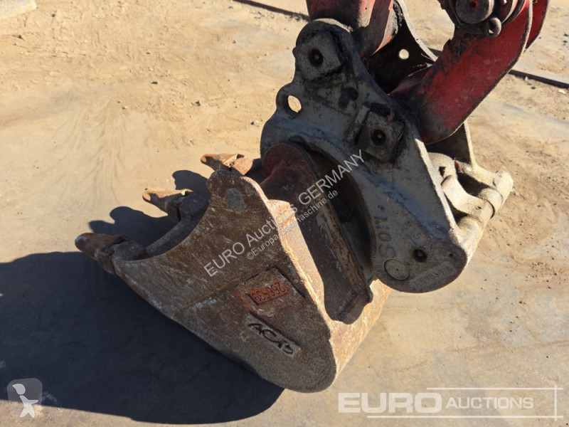 جرافة Volvo EC15E