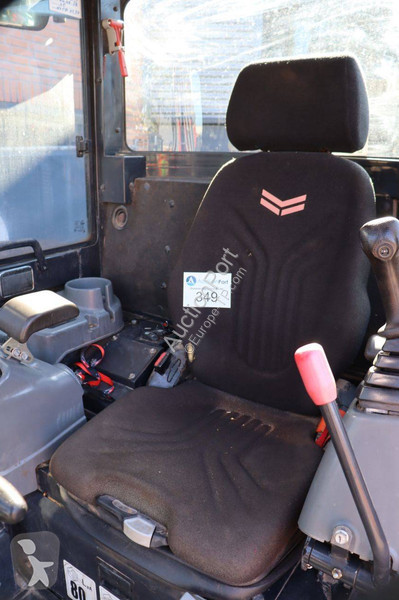 Lopatový nakládač Yanmar VIO50-6B