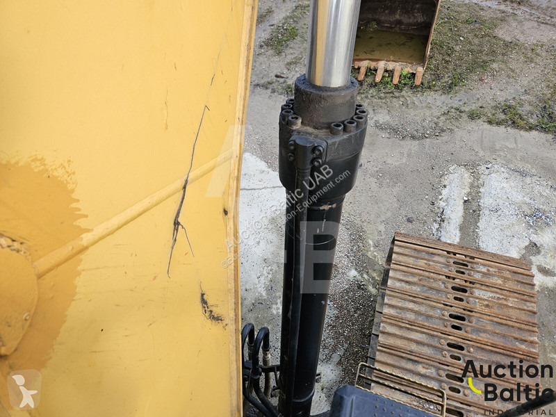 Экскаватор Caterpillar