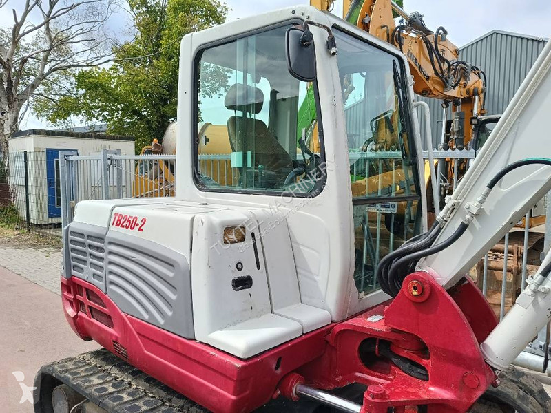 Excavator Takeuchi 5 ton rups graafmachine...