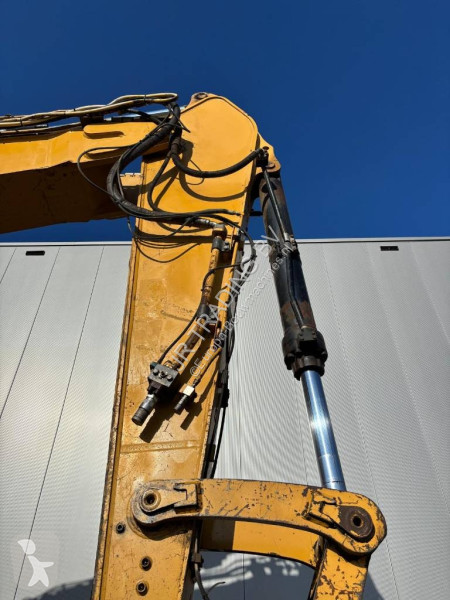 Багер Caterpillar