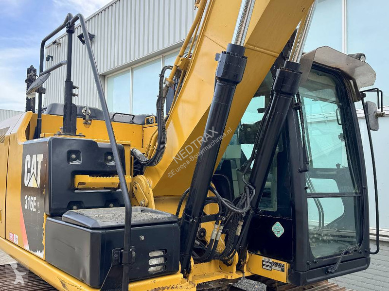 Екскаватор Caterpillar EL
