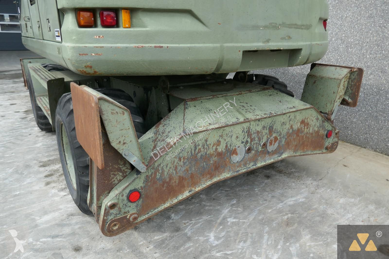 Koparka Caterpillar Ex-army
