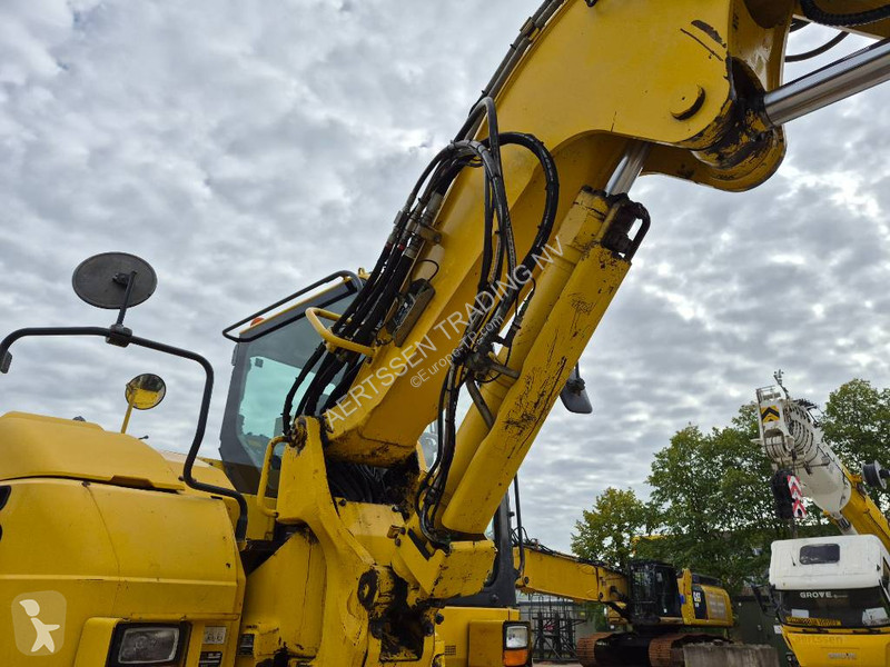 Экскаватор Komatsu MR8