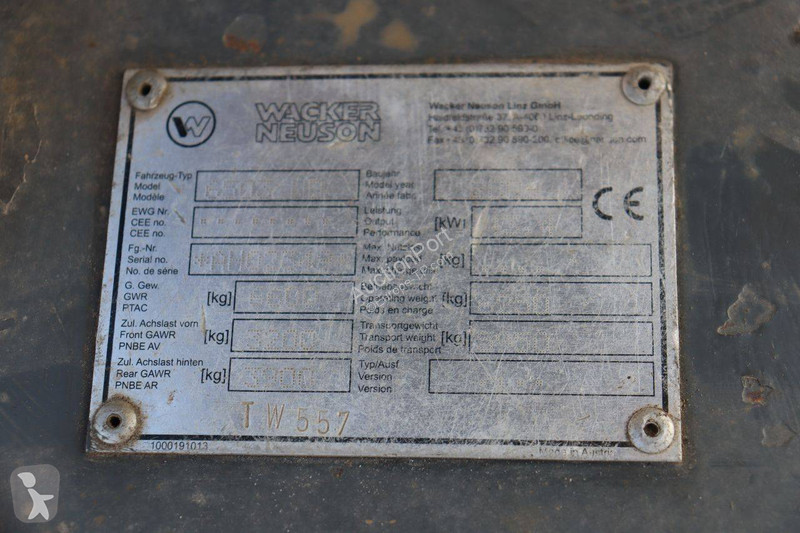 جرافة Neuson 6503