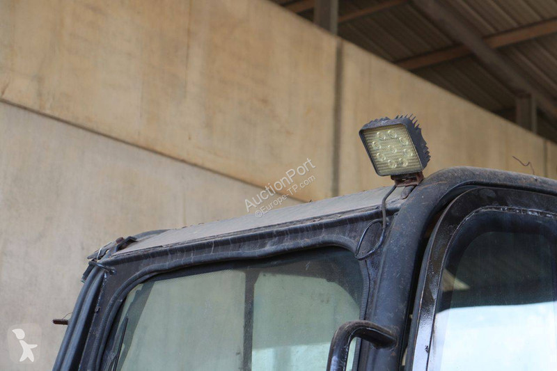 جرافة JCB 8056