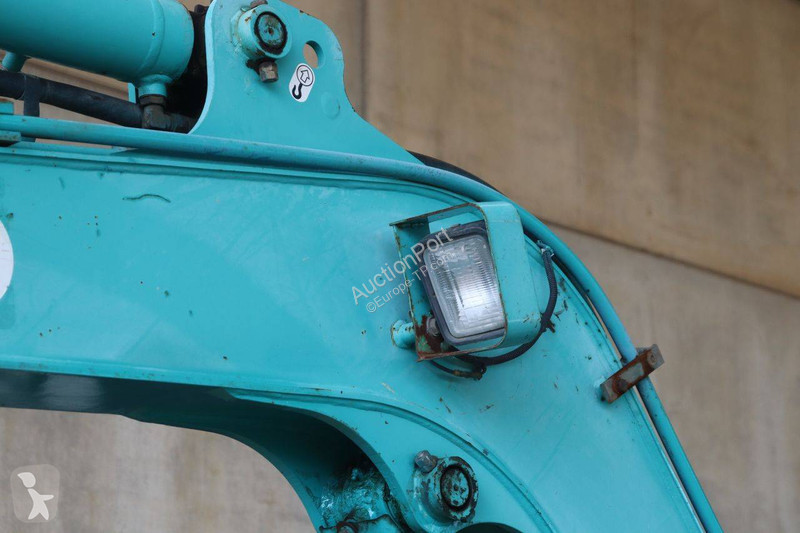 جرافة Kobelco 8