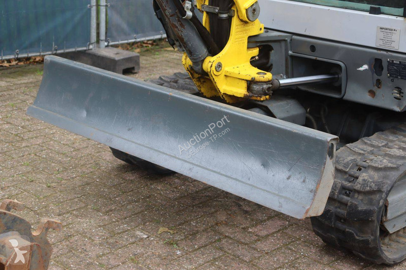 جرافة Neuson EZ26