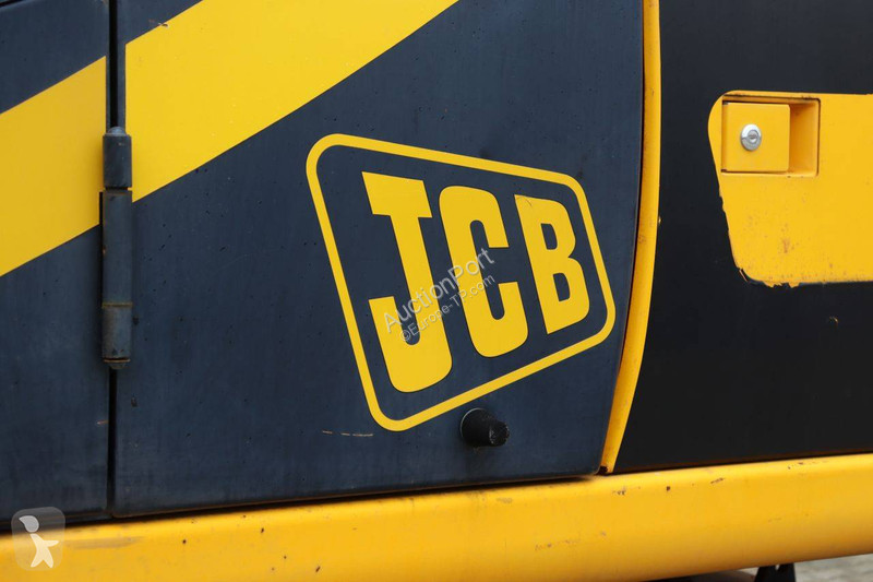 جرافة JCB