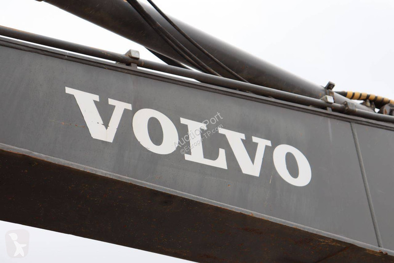 جرافة Volvo L