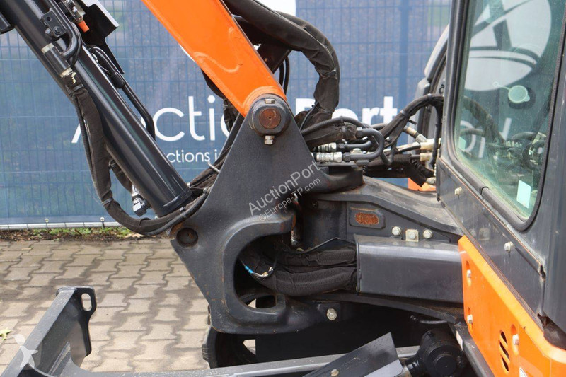 جرافة Hitachi ZX55U6