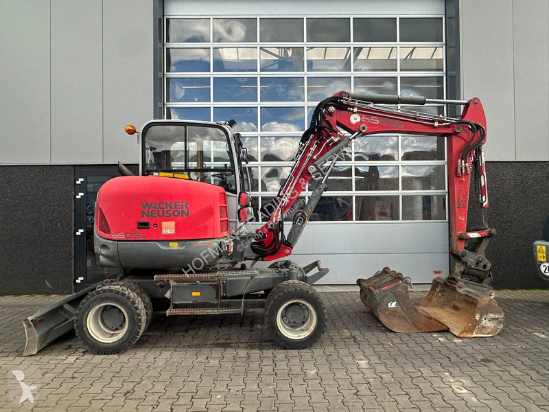 جرافة Wacker Neuson 2