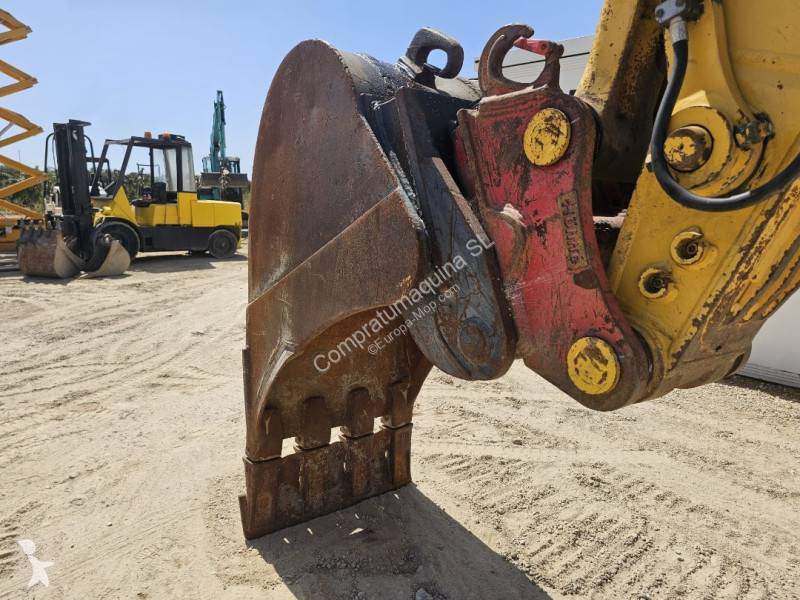 جرافة Komatsu HB215 LC-2