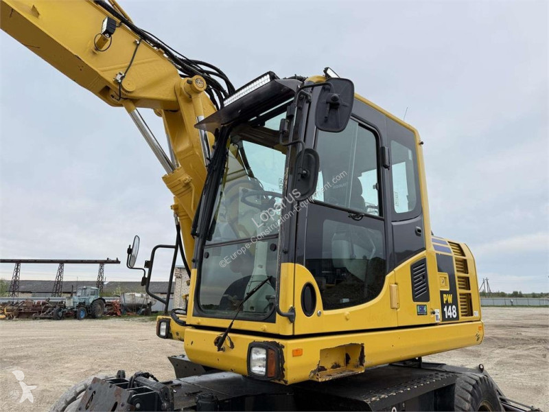 جرافة Komatsu PW 148-8
