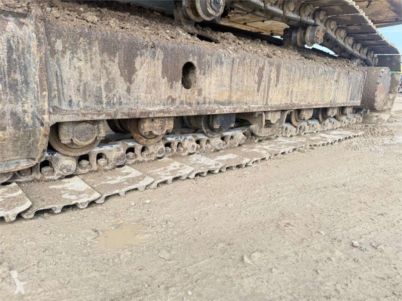 جرافة Komatsu LC8