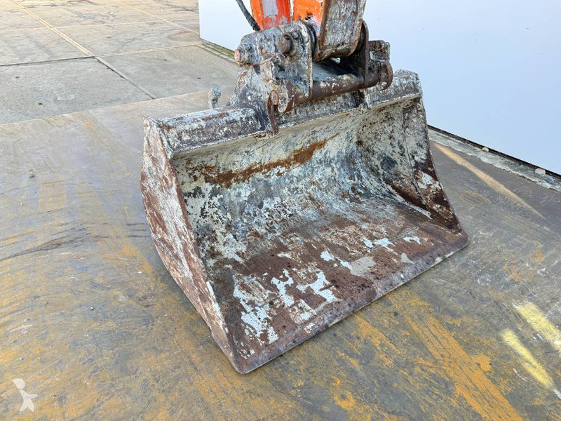 جرافة Hitachi 3 - Hammer Lines / Quick Coupler