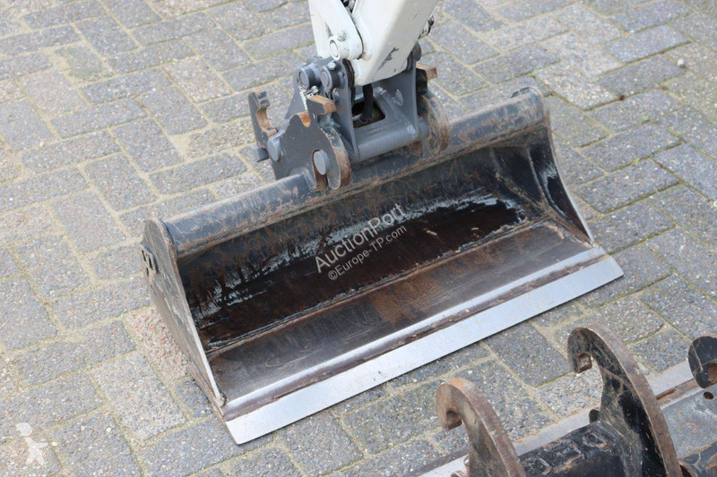 Skovel Takeuchi TB210R