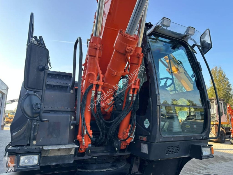 Pelle Hitachi 6