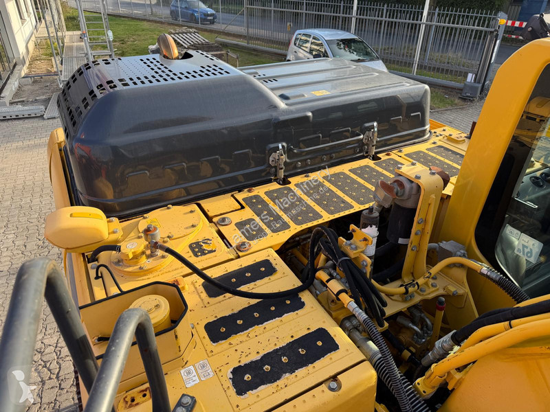 Багер Komatsu PC 210-11 .