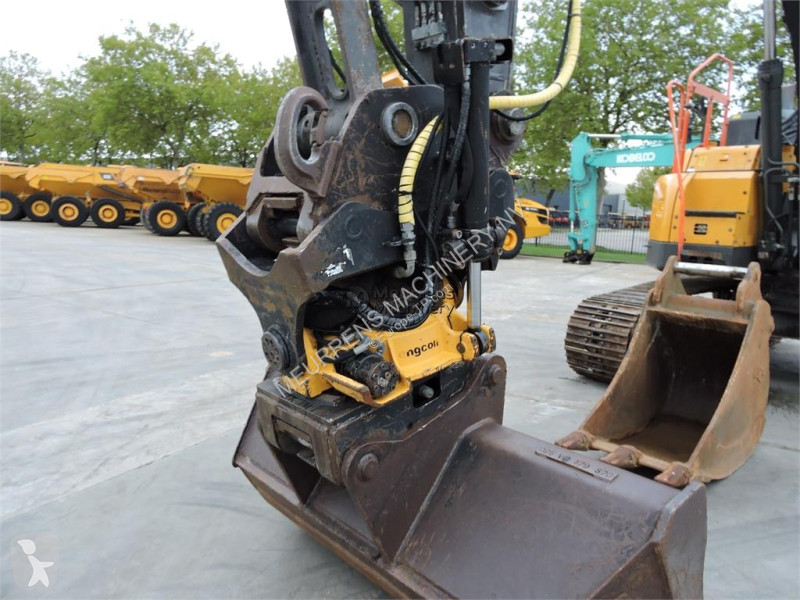 Багер Volvo ECR235