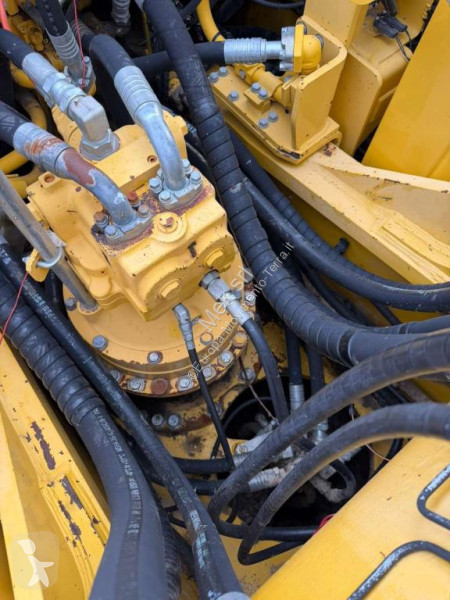 Excavator Komatsu PC490LC-11E0