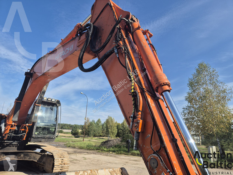Багер Hitachi LC3