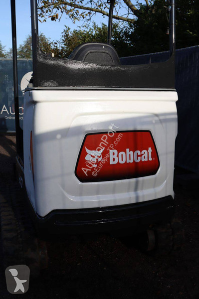 Багер Bobcat E17