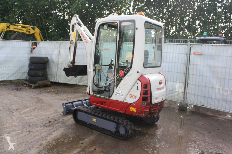 جرافة Takeuchi TB216