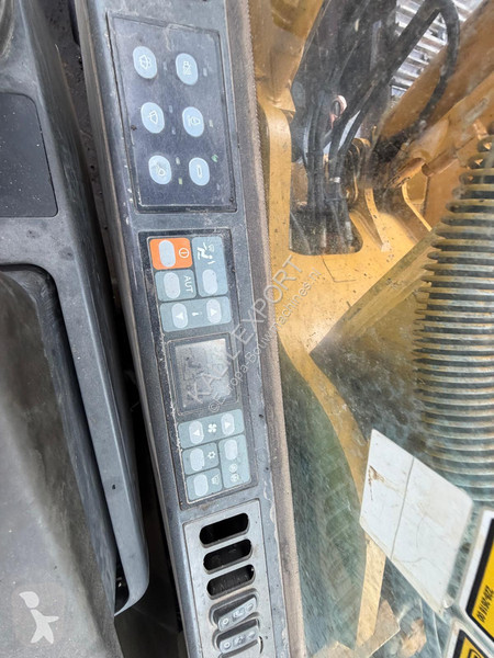 جرافة Caterpillar 322C Excavator - 26.2T -...