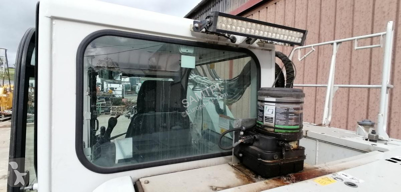 جرافة Takeuchi 2150