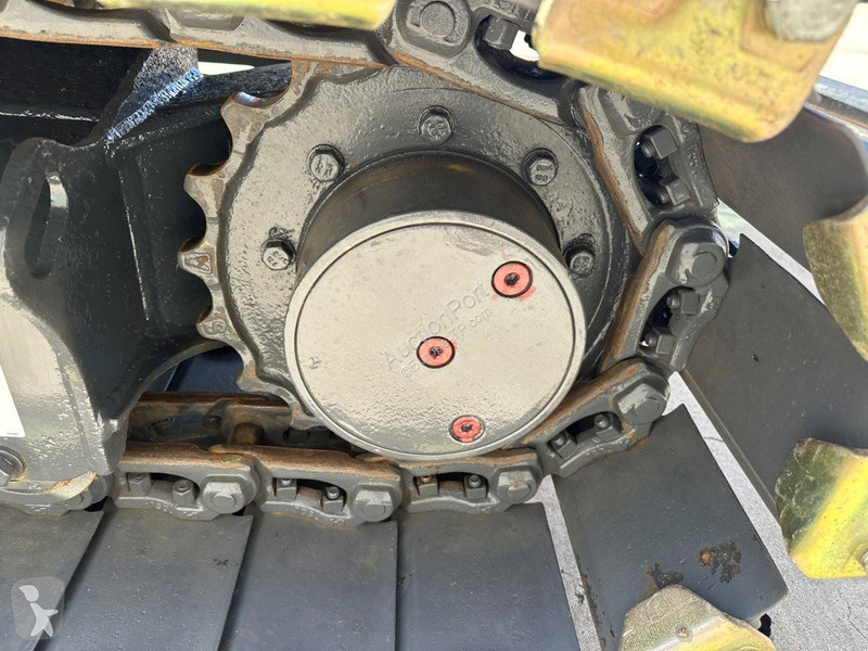 Escavadora Kubota SZ