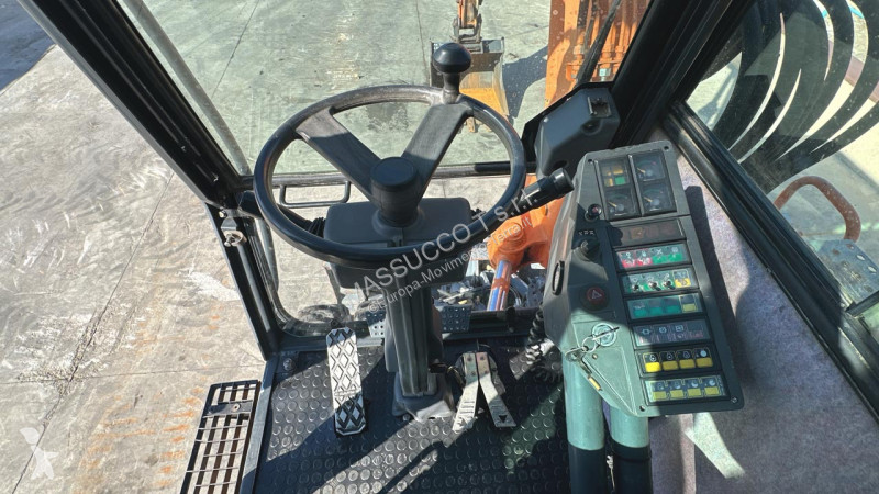 Kotrógép Fiat-Hitachi FH85W 4X4
