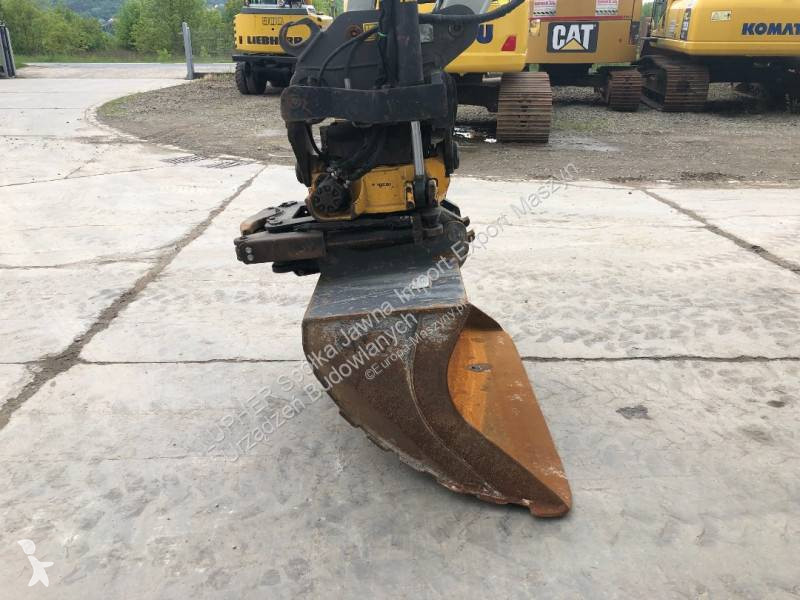 Escavadora Takeuchi TB295W